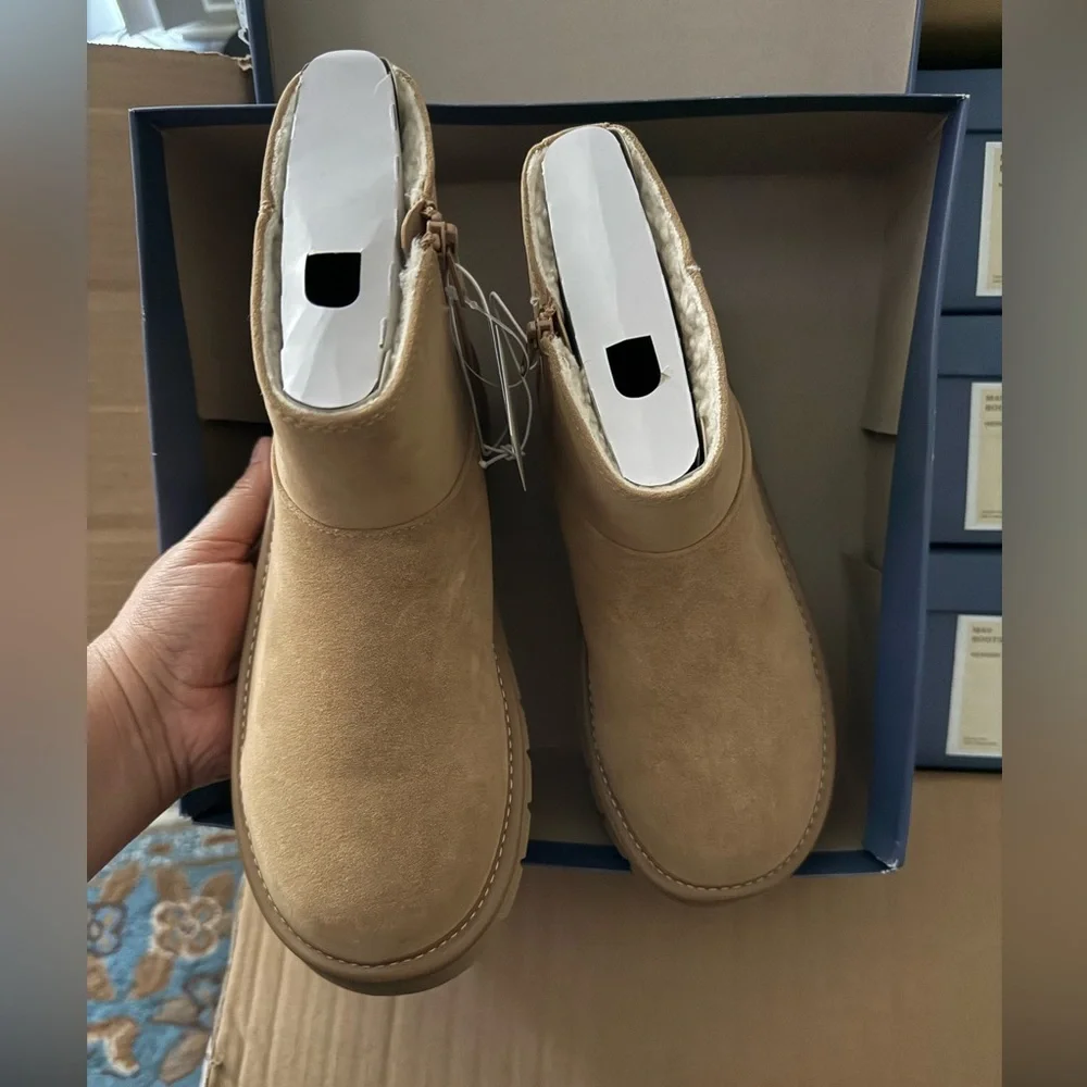 Universal Thread Women’s May Tan Suede  Boots with Memory Foam Insole . Size 9